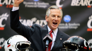 Tommy Tuberville Literally Left Texas Tech In The Middle Of A Dinner With Texas Tech Recruits